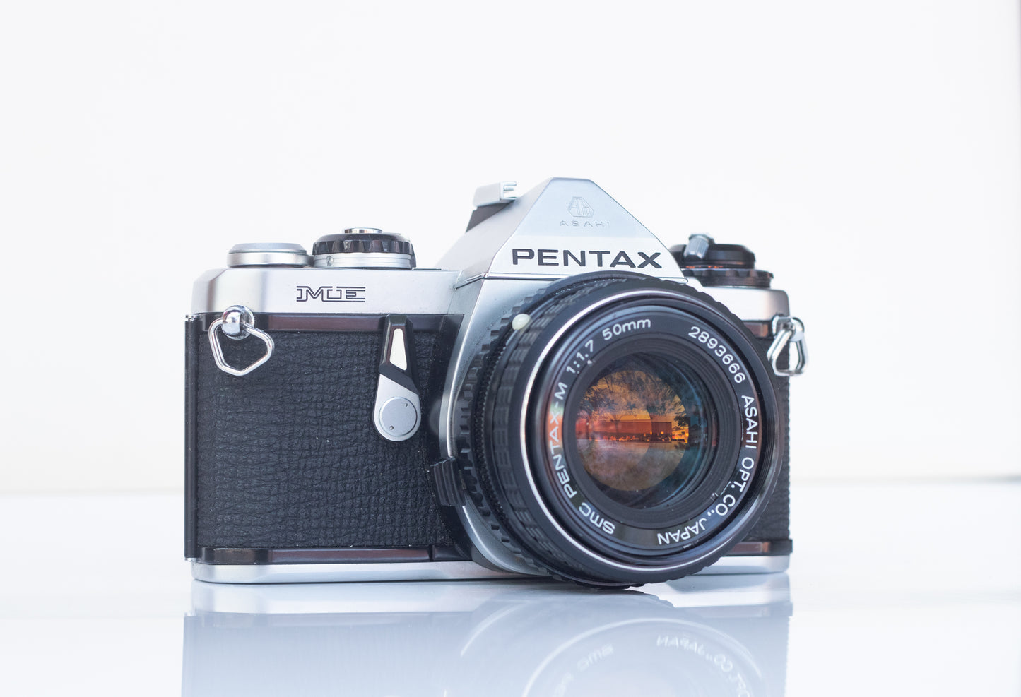 Pentax ME: Compact and Powerful 35mm Film Camera