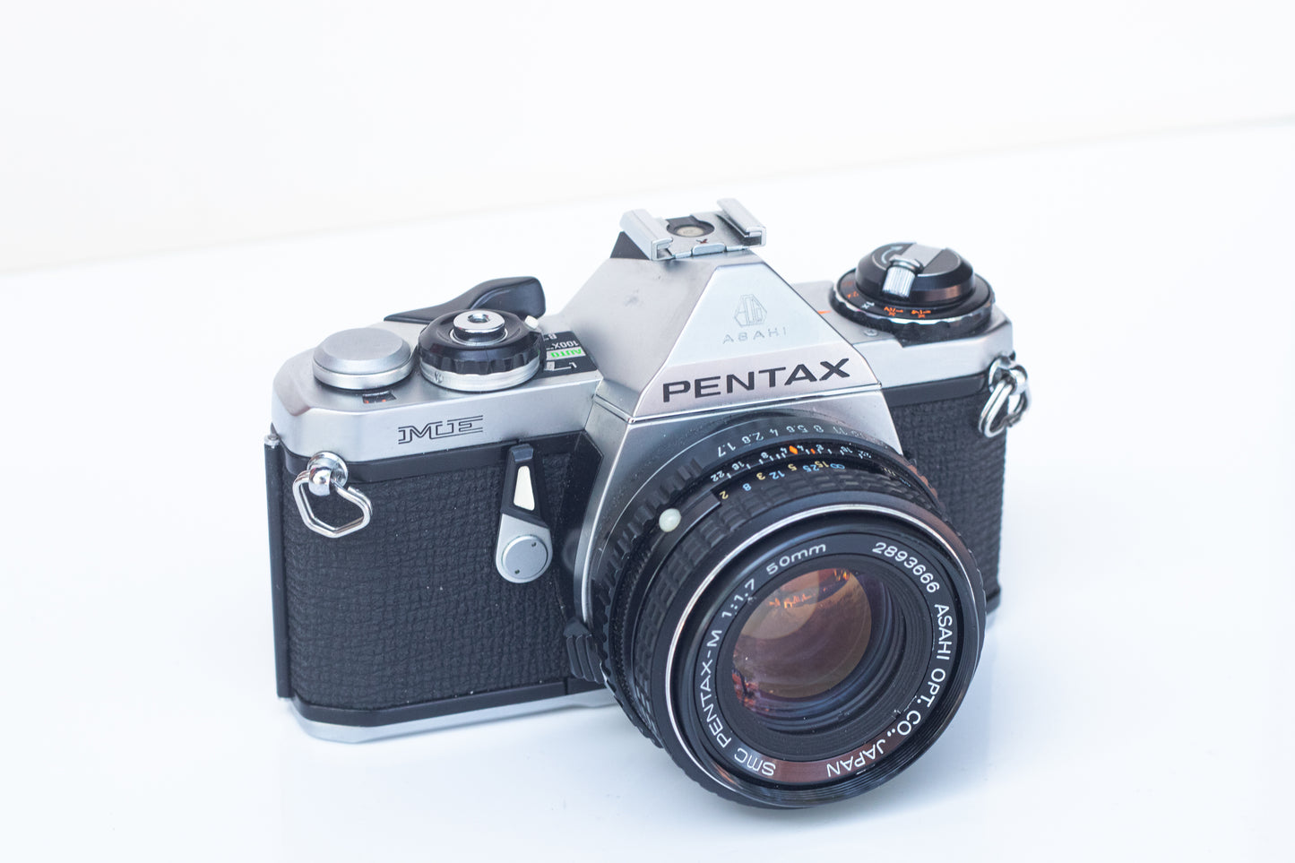 Pentax ME: Compact and Powerful 35mm Film Camera