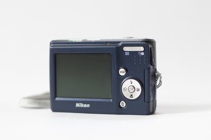 Y2K DigiCam Nikon CoolPix | SD Card | Batteries | Perfectly Working