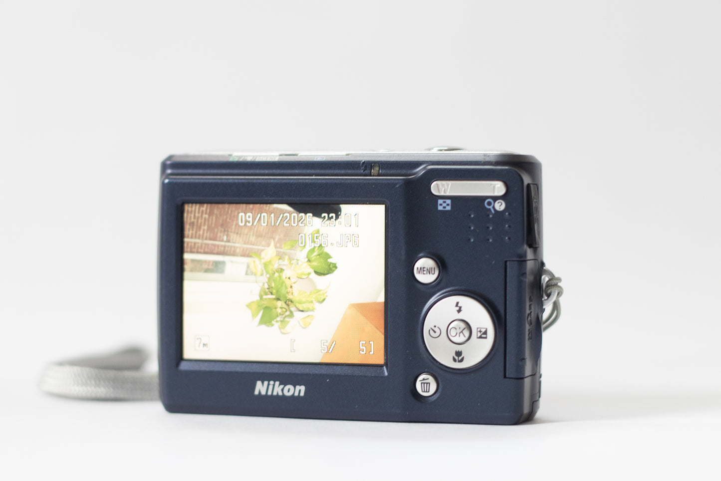 Y2K DigiCam Nikon CoolPix | SD Card | Batteries | Perfectly Working