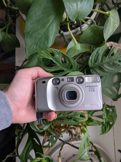 Minolta Freedom Zoom 115 | Classic 35mm Point & Shoot Film Camera | Beginner Friendly !