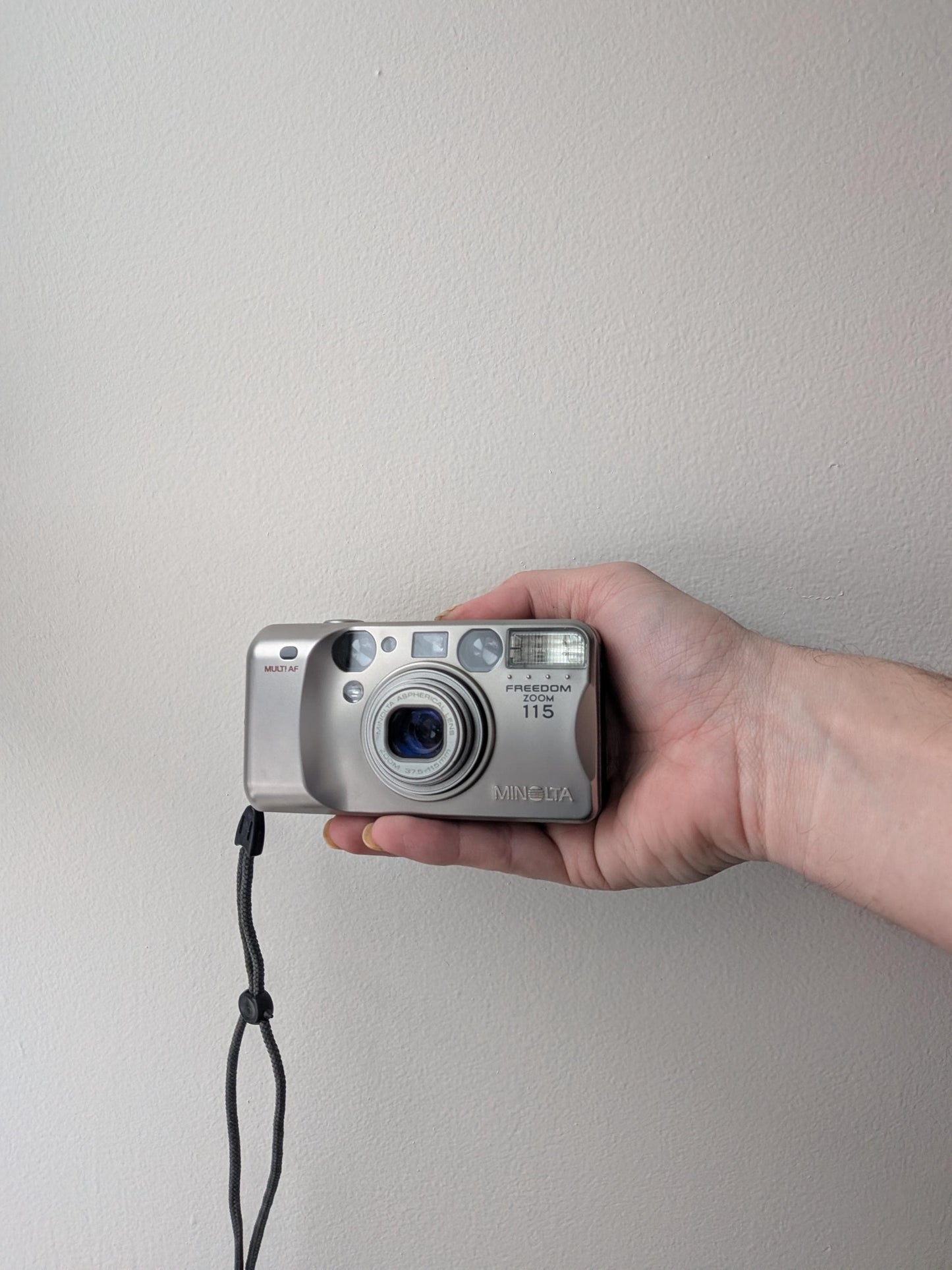 Minolta Freedom Zoom 115 | Classic 35mm Point & Shoot Film Camera | Beginner Friendly !