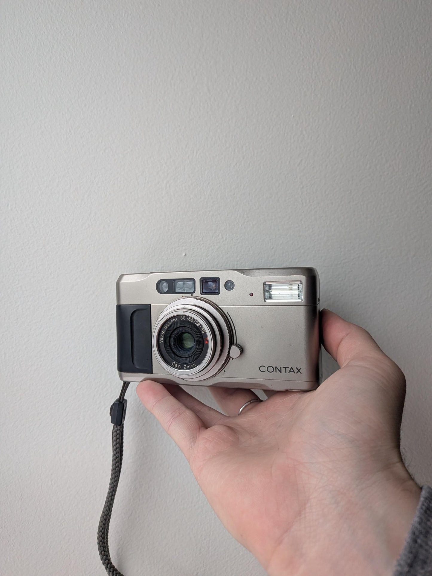 Contax TVS Deluxe High End 35mm Film Camera | Carrying Case