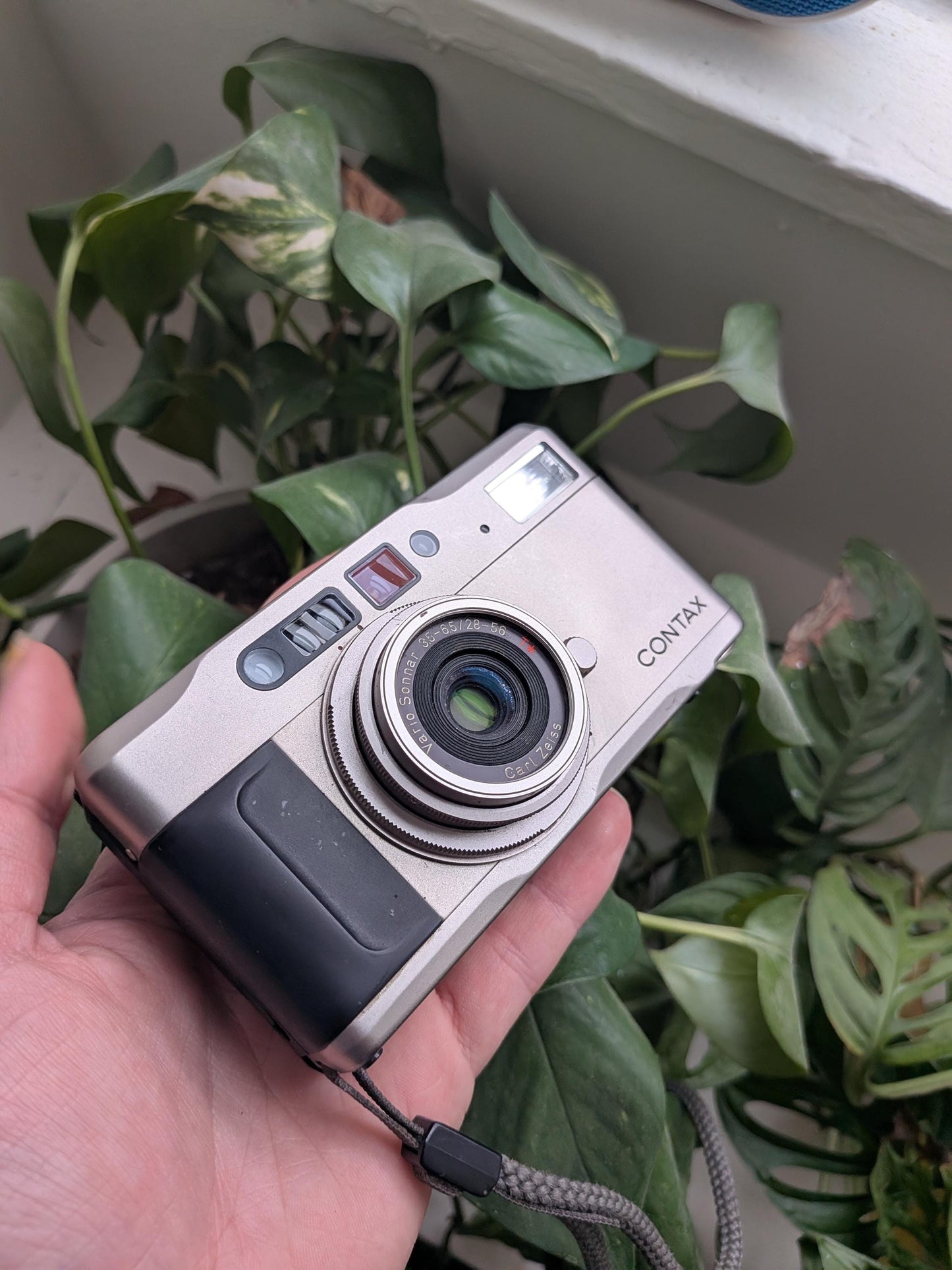 Contax TVS Deluxe High End 35mm Film Camera | Carrying Case