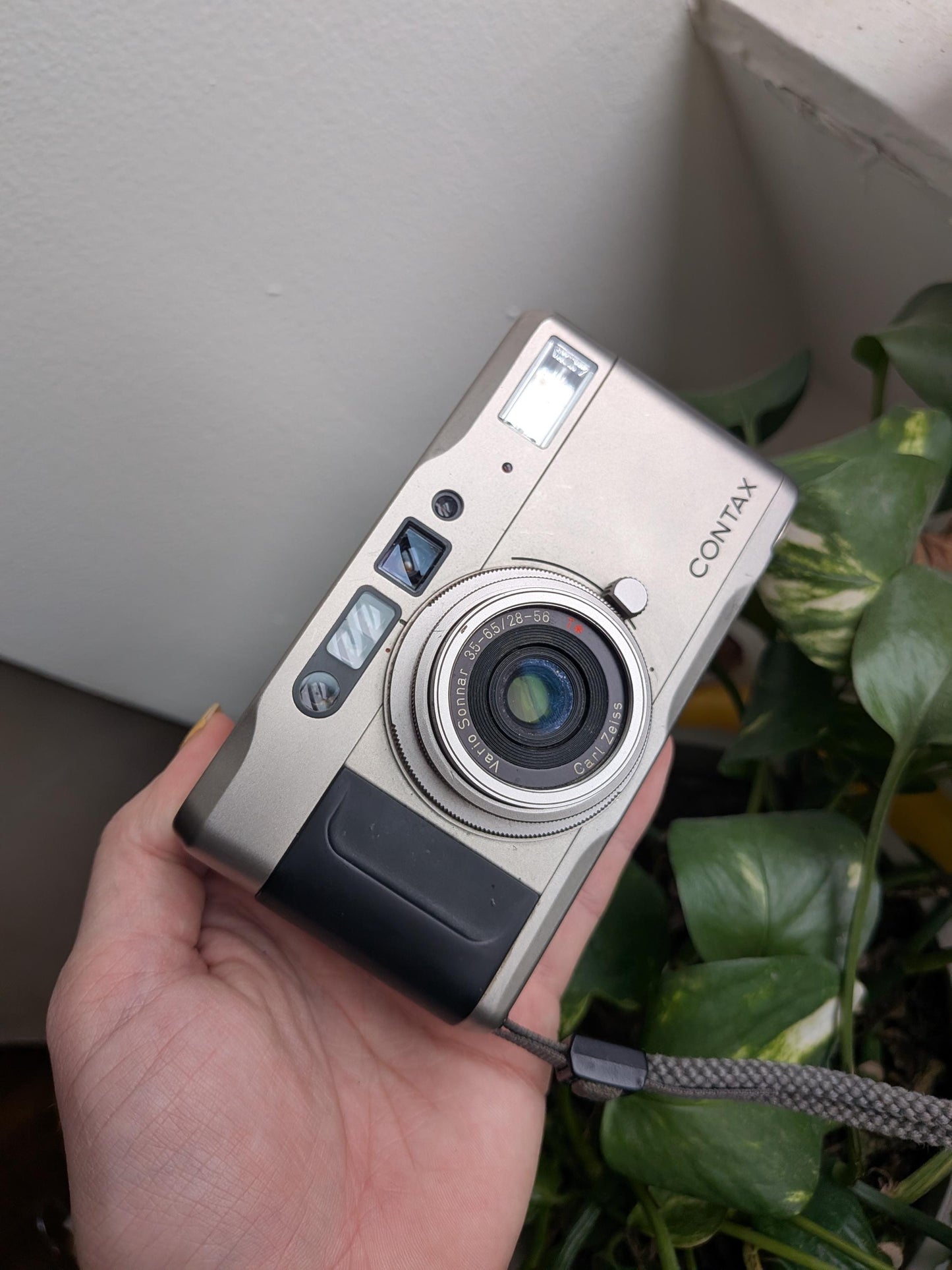 Contax TVS Deluxe High End 35mm Film Camera | Carrying Case