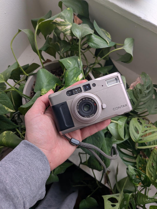 Contax TVS Deluxe High End 35mm Film Camera | Carrying Case