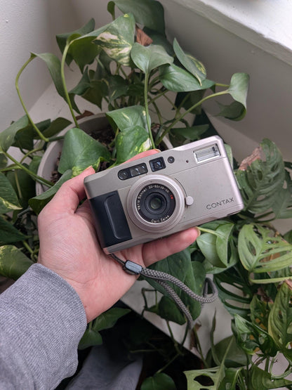 Contax TVS Deluxe High End 35mm Film Camera | Carrying Case