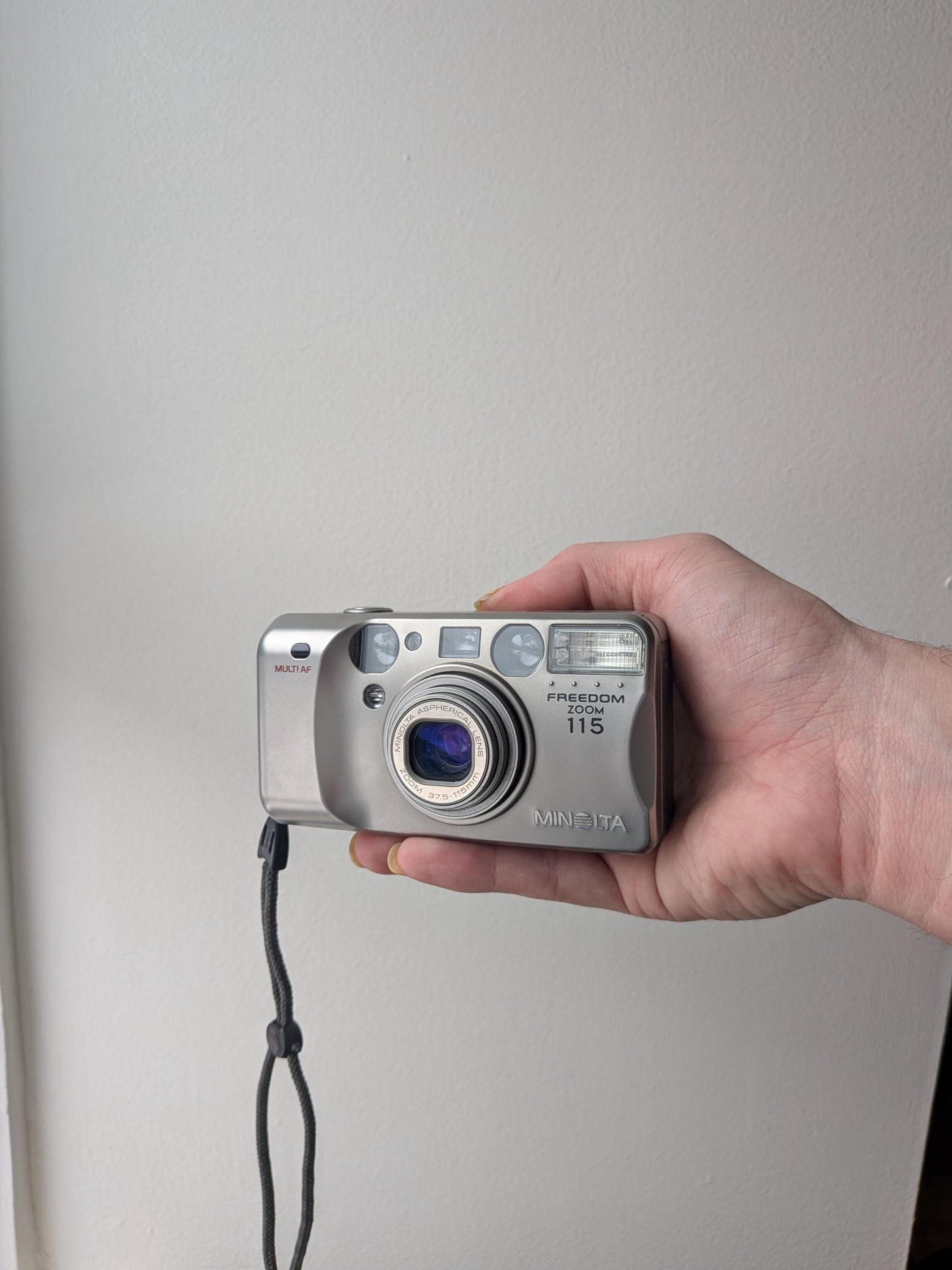 Minolta Freedom Zoom 115 | Classic 35mm Point & Shoot Film Camera | Beginner Friendly !