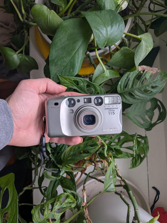 Minolta Freedom Zoom 115 Date | Classic 35mm Point & Shoot Film Camera | Beginner Friendly !