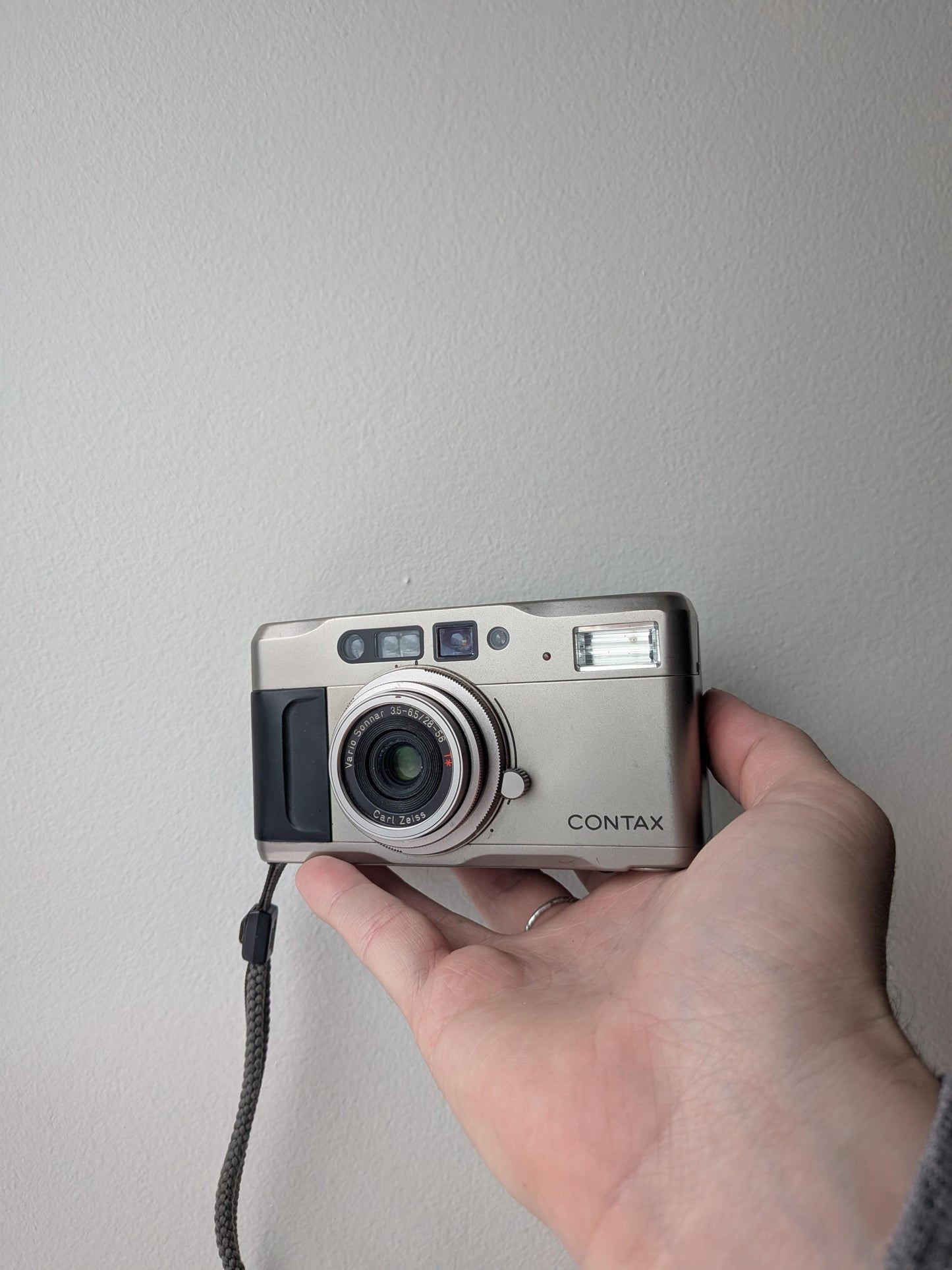 Contax TVS Deluxe High End 35mm Film Camera | Carrying Case