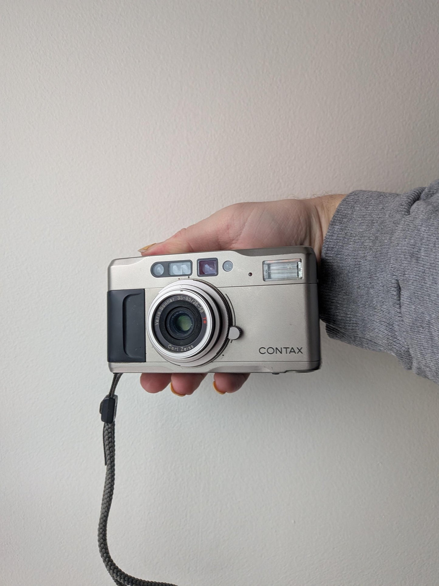 Contax TVS Deluxe High End 35mm Film Camera | Carrying Case