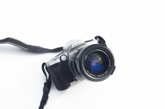 Minolta Maxxum 5 with Zoom 28-85mm 1:3.5 Lens | Fully Functioning Film 35mm Camera | Automatic, built in flash